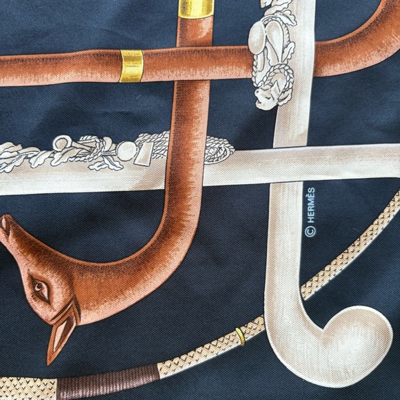 Hermes Elegant Silk Scarf with Gold and Red Design - Picture 6 of 7